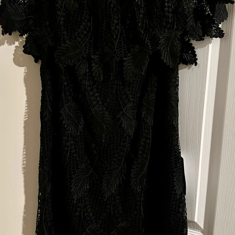 New with tags Adrianna Papell black lace shirt dress‎ off shoulders size 4 - Picture 2 of 8